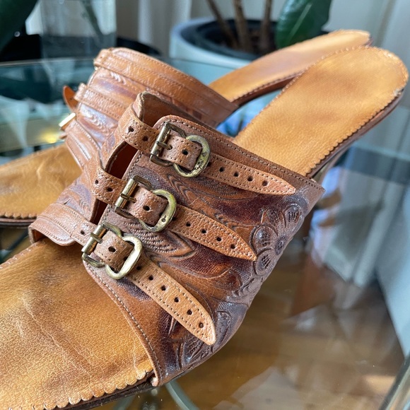 Vintage 1950s tooled leather mules heels 8 - Picture 3 of 5